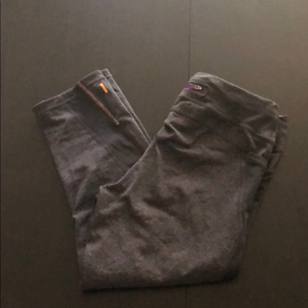 Lucy gray workout Capri pants with side pockets